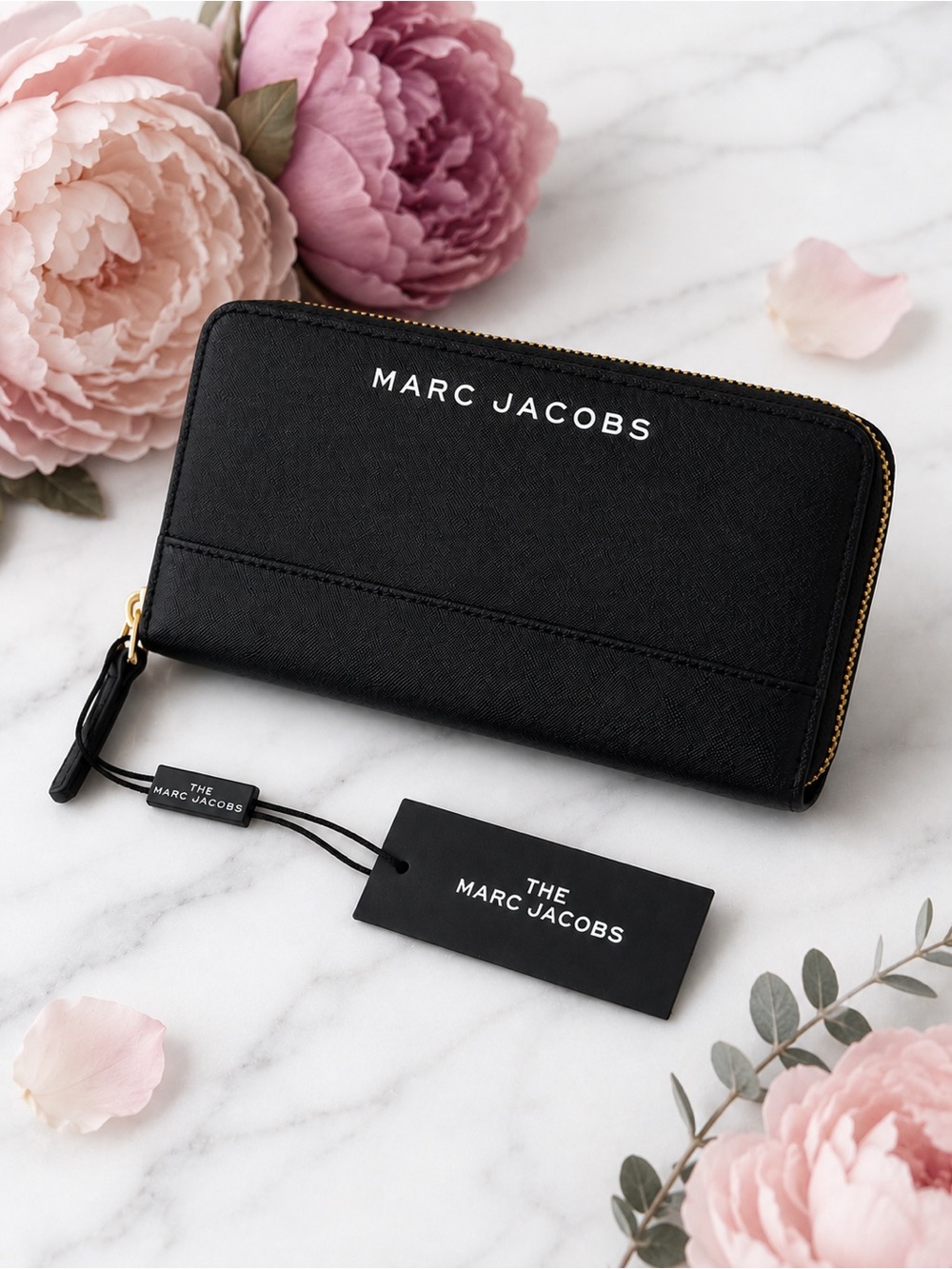 Marc Jacobs Black Zip Around Wallet Gold Hardware NWT